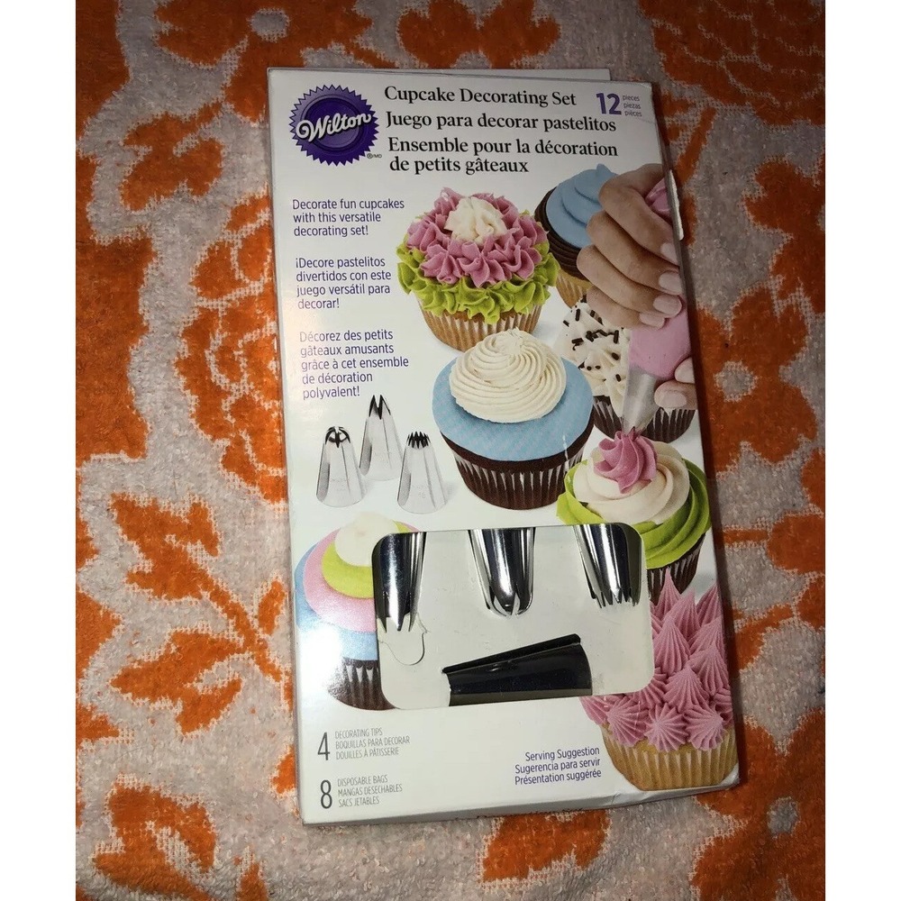 New Wilton Cupcake Decorating Set Icing Tips 12-Piece Set